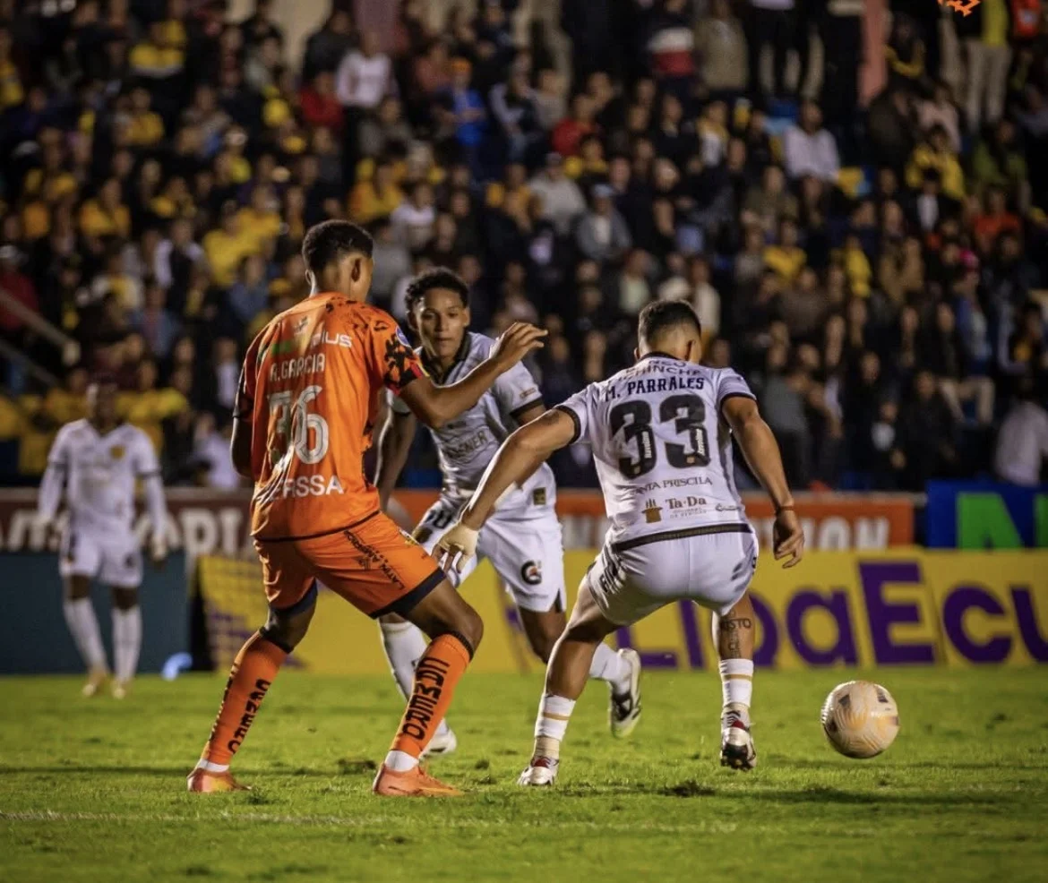 Barcelona SC complica sus aspiraciones de entrar a Libertadores empatando ante Libertad